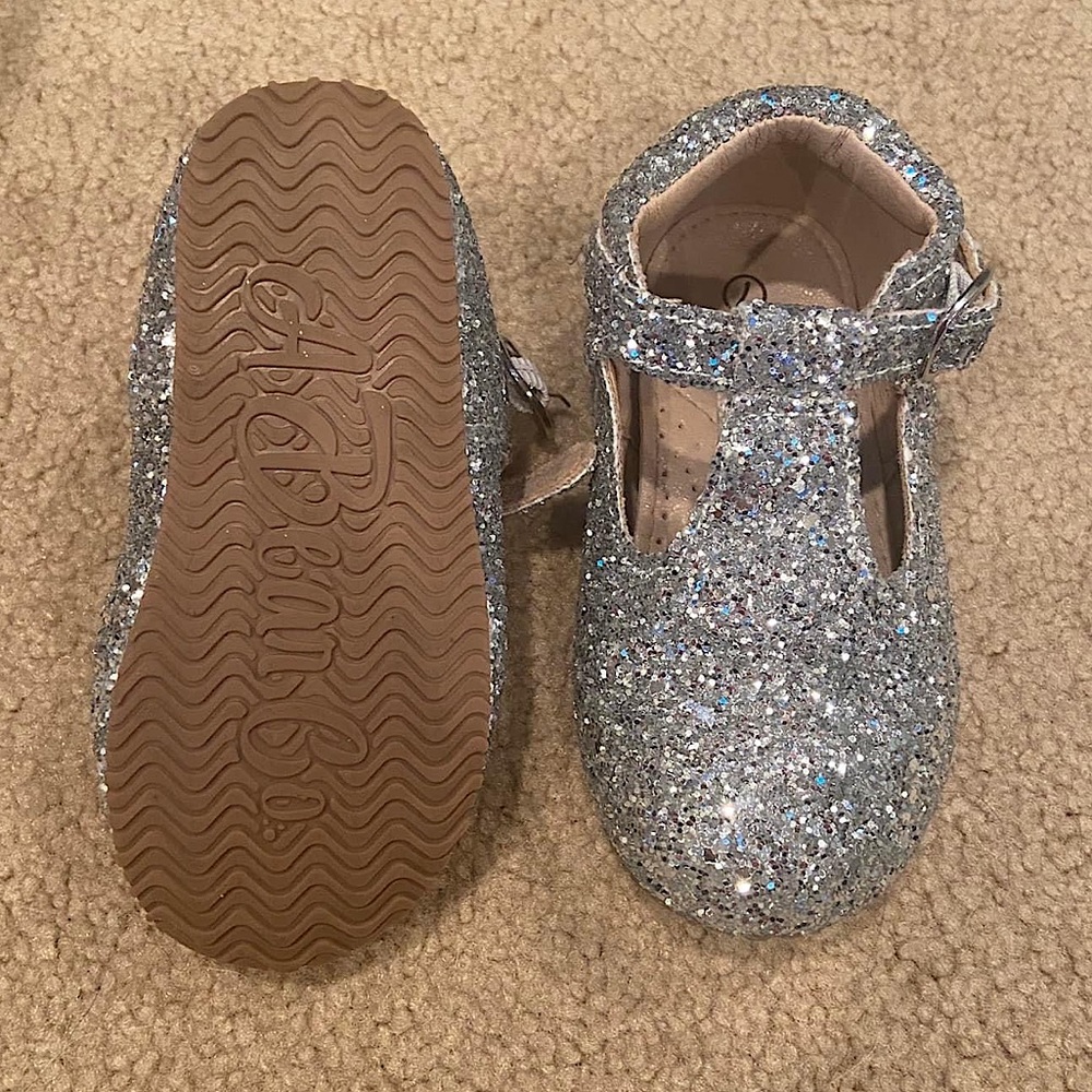 Size 7 like new A Bear Co Silver Glitter T-Straps